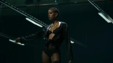 15. Пэрис Хилтон, Уиллоу Смит, Адриана Лима, Эрика Джейн и Рианна на Savage x Fenty Show Vol 2 