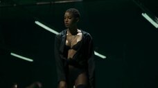 16. Пэрис Хилтон, Уиллоу Смит, Адриана Лима, Эрика Джейн и Рианна на Savage x Fenty Show Vol 2 