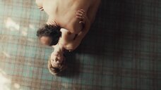 5. Секс сцена с Леа Сейду на полу – Внебрачные связи