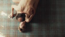 6. Секс сцена с Леа Сейду на полу – Внебрачные связи