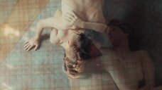8. Секс сцена с Леа Сейду на полу – Внебрачные связи