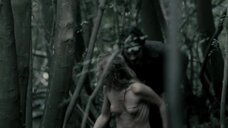 6. Жеральдин Мартино голая бежит по лесу – Наблюдатель (2012)