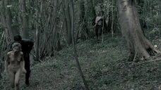 7. Жеральдин Мартино голая бежит по лесу – Наблюдатель (2012)