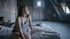 2. Секс сцена с Лаурой Мюллер – Ночь принадлежит нам