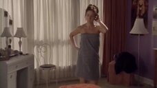 Эрин Карплак в полотенце