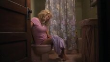 3. Марта Плимптон в туалете – Воспитывая Хоуп