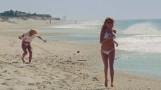 7. Секси Кейт Аптон в купальнике на пляже – Другая женщина (2014)