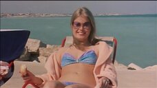 Глория Гвида в купальнике на пляже