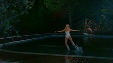 2. Глория Гвида танцует в бассейне – Лицеистка, дьявол и святая вода