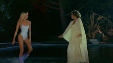 4. Глория Гвида танцует в бассейне – Лицеистка, дьявол и святая вода