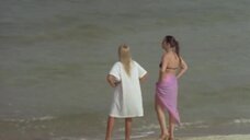 1. Мариза Мелл в купальнике – Лицеистка на море с папиной подругой