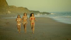 3. Рэйчел Линн Дэвид, Джена Симс и Кристиана Кролл в бикини на пляже – Пляжный отдых по-американски