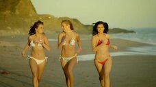 4. Рэйчел Линн Дэвид, Джена Симс и Кристиана Кролл в бикини на пляже – Пляжный отдых по-американски