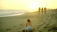 9. Рэйчел Линн Дэвид, Джена Симс и Кристиана Кролл в бикини на пляже – Пляжный отдых по-американски