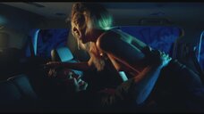 3. Секс сцена с Эбби Ли в машине – Человек из Флориды