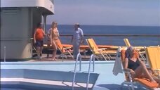 1. Грациэлла Полезинанти и Анна Мария Риццоли в купальниках на корабле – Кактус в отпуске