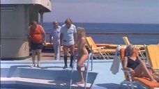 2. Грациэлла Полезинанти и Анна Мария Риццоли в купальниках на корабле – Кактус в отпуске