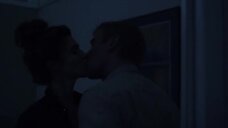 1. Секс сцена с Люси Гриффитс – Не оглядывайся (2014)