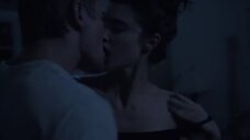 2. Секс сцена с Люси Гриффитс – Не оглядывайся (2014)