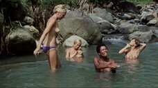 Рики Ричардсон, Андреа Кэган, Маргарет Марков и Лори Роуз топлес купаются в озере