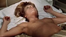 1. Голая грудь Евы Тулин – Сенсация (1969)