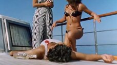 5. Горячая сцена с Эдвиж Фенек и Розальба Нери на яхте – Сенсация (1969)