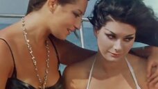 1. Эдвиж Фенек и Розальба Нери в купальниках на палубе – Сенсация (1969)