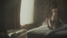 Оливия Уайлд занимается сексом в позе наездницы