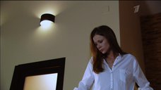 3. Мария Миронова в белой рубашке – Тройная жизнь
