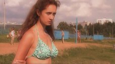 4. Виктория Исакова в купальнике – Союз без секса