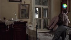 2. Постельная сцена с Клавдией Коршуновой – Московский дворик