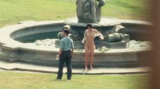 Кира Найтли искупалась в фонтане