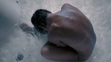 2. Обнаженная Алёна Бабенко принимает ванну – Инди