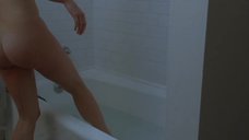 4. Робин Танни принимает ванну – Открытое окно