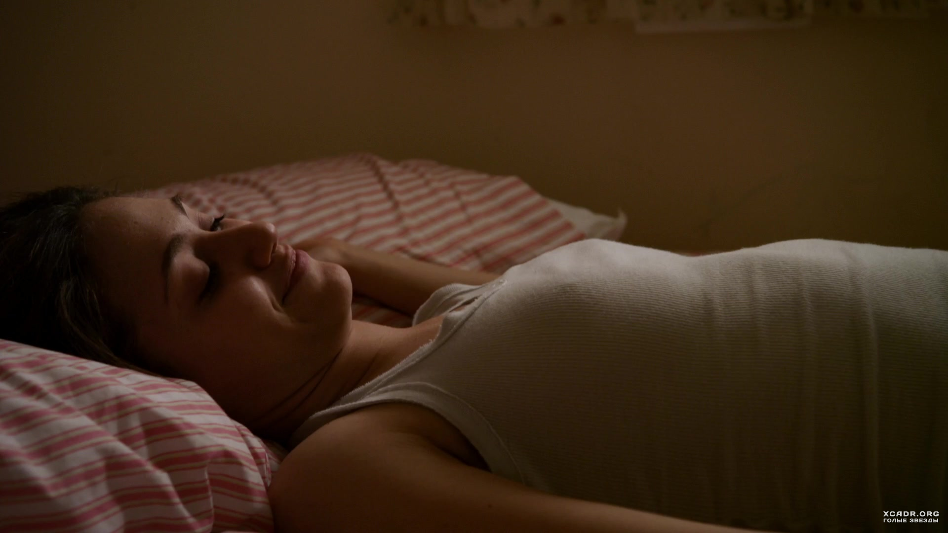 Спящую сестру крупным планом. Эмми Россум бесстыжие 2011. Emmy Rossum в лифчике. Эмми Россум бесстыжие.