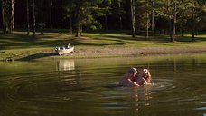 6. Секс с АннаЛинн МакКорд в озере – Презренный