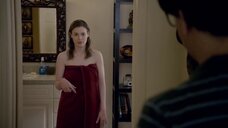1. Джиллиан Джейкобс в полотенце – Любовь (2016)