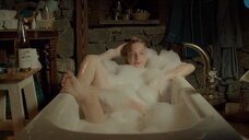 Ольга Турчак принимает ванну