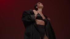 19. Секси Инна в клипе Dance Alone 