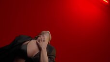 24. Секси Инна в клипе Dance Alone 
