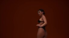 28. Секси Инна в клипе Dance Alone 