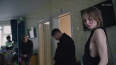 5. Карина Александрова одевается – Контакт (сериал)