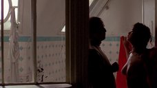 14. Марию Шнайдер моют в ванной – Последнее танго в Париже