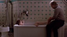 7. Марию Шнайдер моют в ванной – Последнее танго в Париже