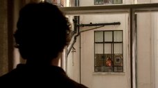 9. Подглядывание за Наоми Уоттс в окно – Ты встретишь таинственного незнакомца