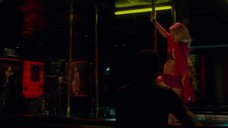 Беременная Наоми Уоттс танцует стриптиз