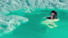 13. Марию Вальверде бросают в бассейн – Три метра над уровнем неба