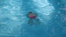 8. Екатерина Волкова плавает в бассейне – Влюбленные женщины