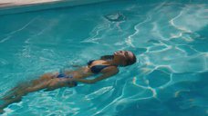 1. Джессика Альба плавает в бассейне – Как заниматься любовью по-английски
