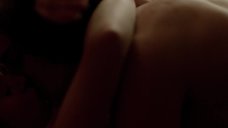 4. Секс сцена с Фрейей Мавор – Белая королева